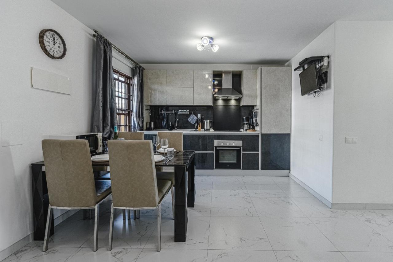 Amazing 3 Bedroom Apartment On The First Line Of The Best Las Americas Beach, Air Conditioner And Terrace Ocean View Playa de las Americas  Esterno foto