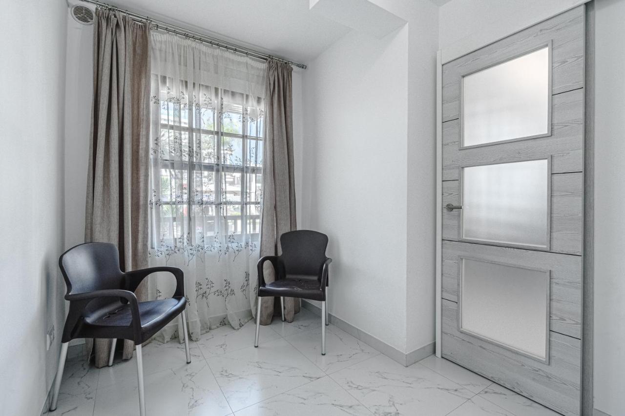 Amazing 3 Bedroom Apartment On The First Line Of The Best Las Americas Beach, Air Conditioner And Terrace Ocean View Playa de las Americas  Esterno foto