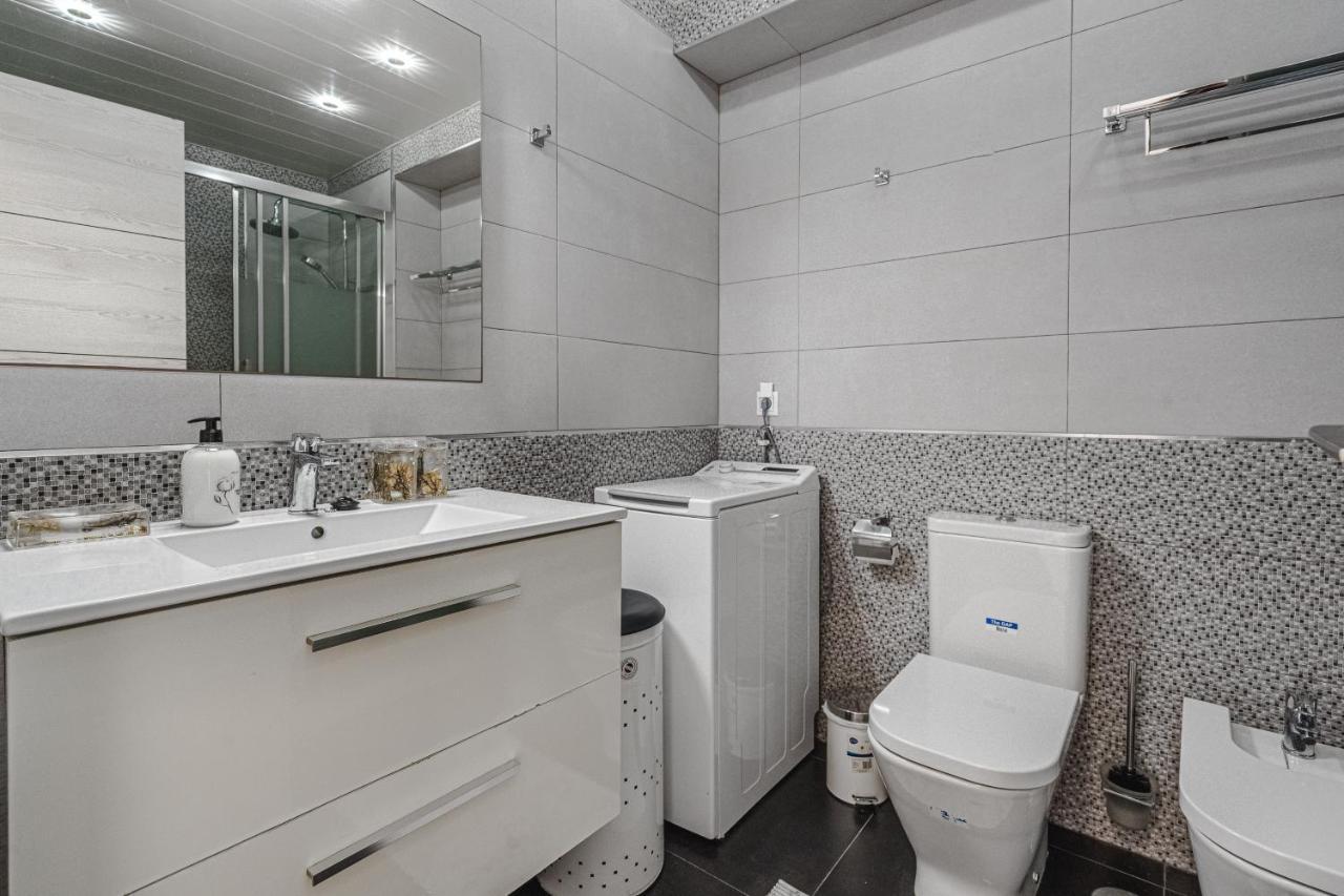 Amazing 3 Bedroom Apartment On The First Line Of The Best Las Americas Beach, Air Conditioner And Terrace Ocean View Playa de las Americas  Esterno foto