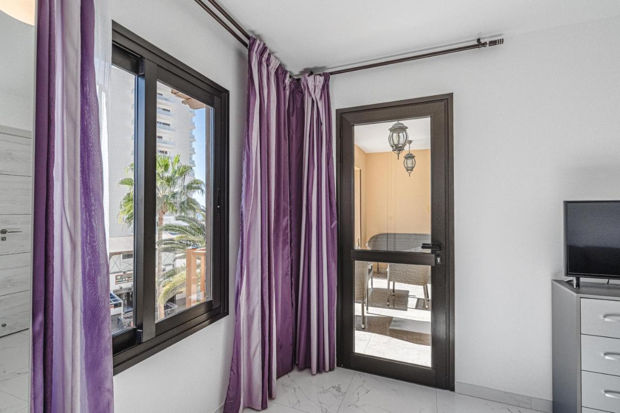 Amazing 3 Bedroom Apartment On The First Line Of The Best Las Americas Beach, Air Conditioner And Terrace Ocean View Playa de las Americas  Esterno foto