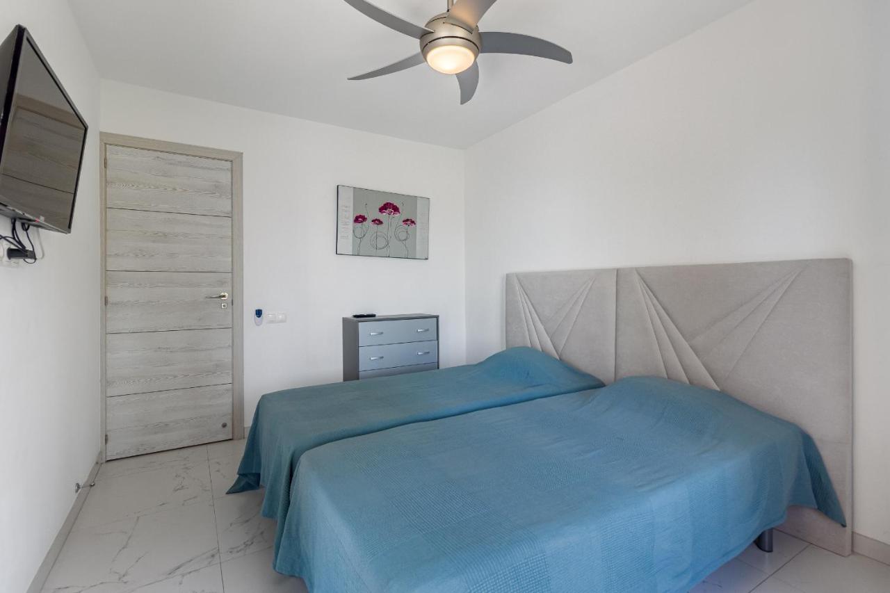 Amazing 3 Bedroom Apartment On The First Line Of The Best Las Americas Beach, Air Conditioner And Terrace Ocean View Playa de las Americas  Esterno foto